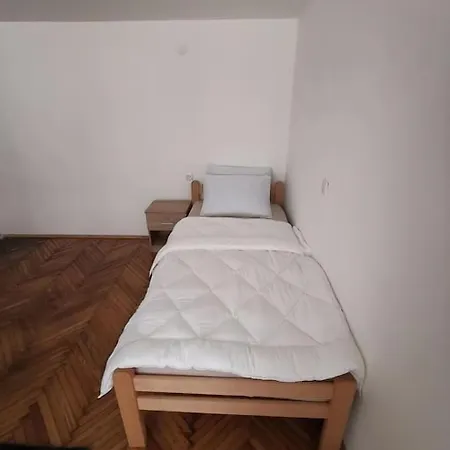Nov Apartman U Mirnoj Ulici U Centru Beograda 外观 照片